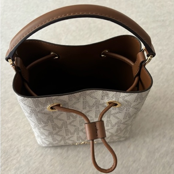 Michael Kors Bucket Bag - Picture 2 of 2